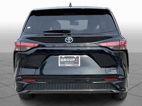 Used 2023 Toyota Sienna XSE image 5