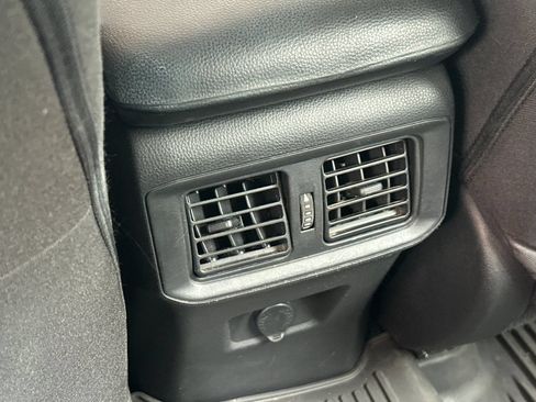 Used 2022 Toyota RAV4 LE AWD/4WD image 17