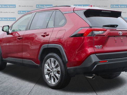 Used 2019 Toyota RAV4 XLE Premium image 8