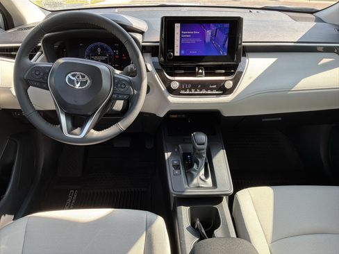Used 2026 Toyota Corolla Cross LE FWD image 28