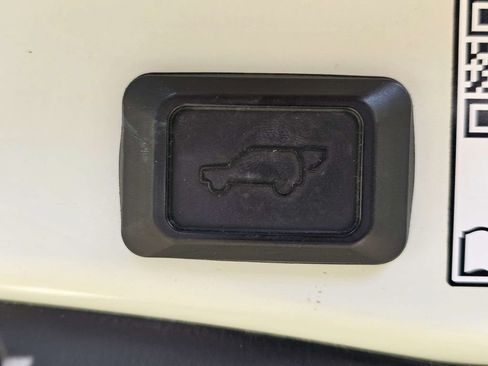 Used 2022 Toyota RAV4 Limited AWD/4WD image 13