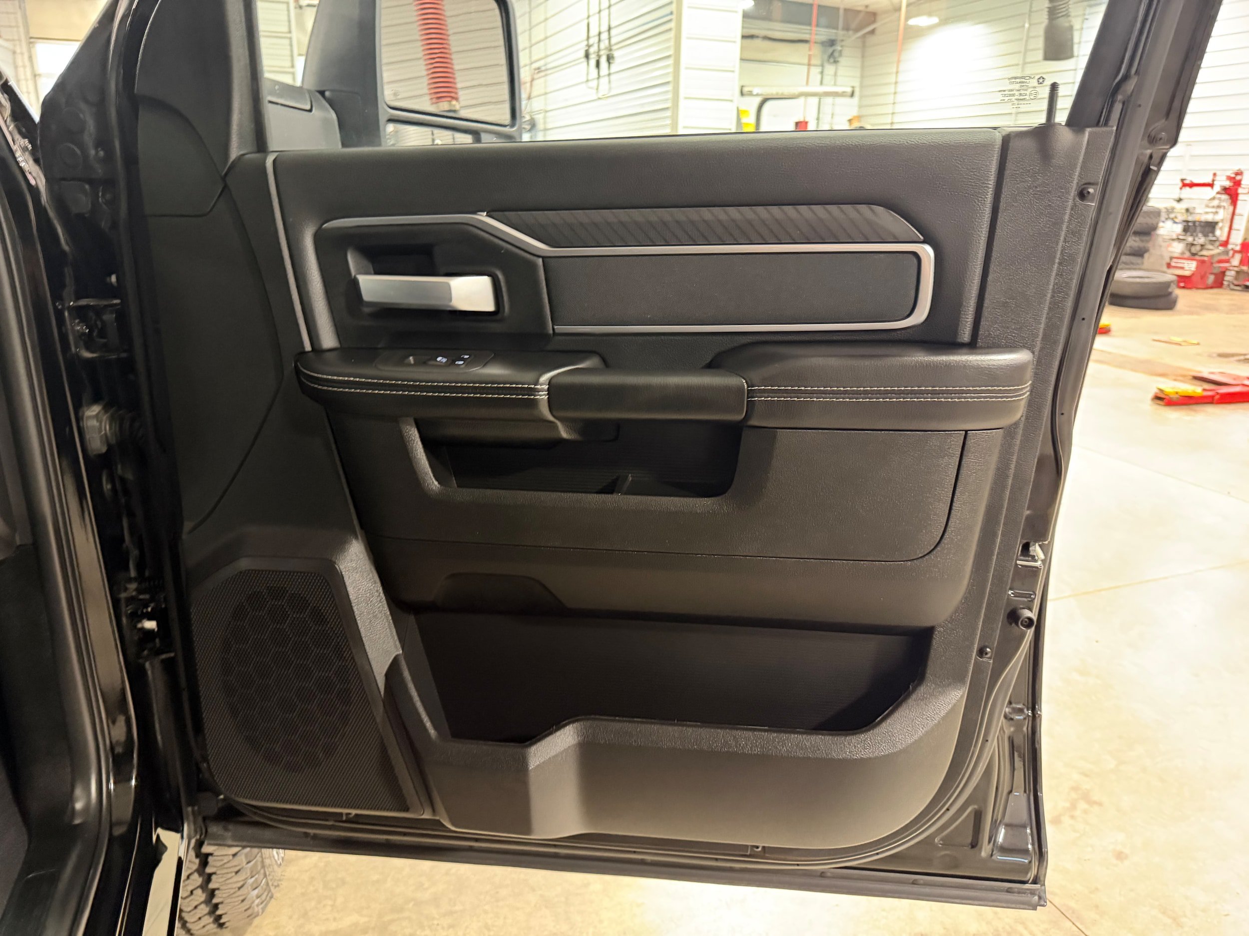 Used 2025 RAM 2500 Big Horn AWD/4WD image 5