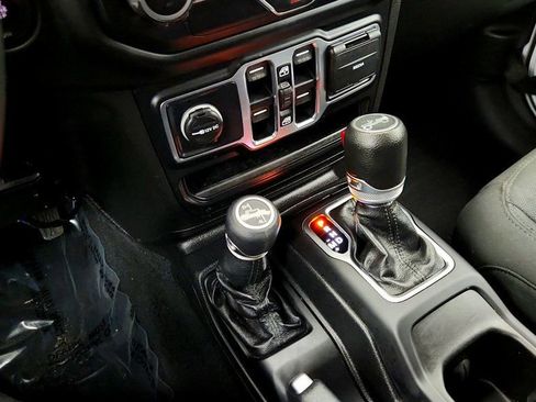 Used 2019 Jeep Wrangler Unlimited Sport image 15