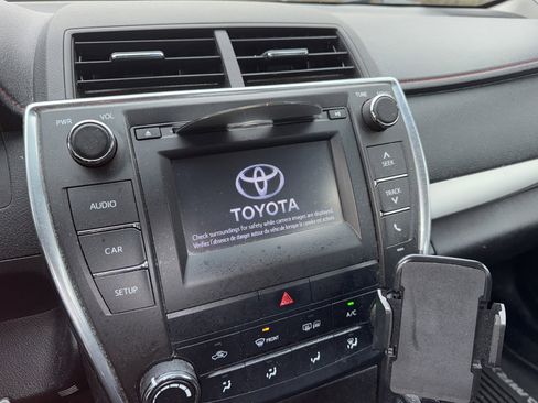 Used 2017 Toyota Camry SE w/ Moonroof Package image 7