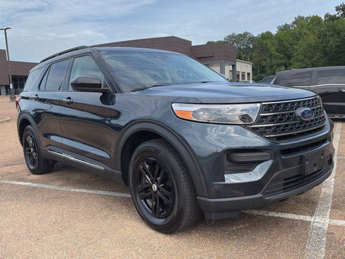 Used 2023 Ford Explorer XLT RWD image 1
