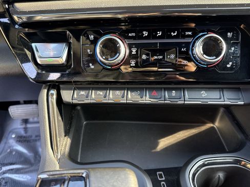 Used 2023 GMC Sierra 1500 AT4 w/ AT4 Preferred Package image 19