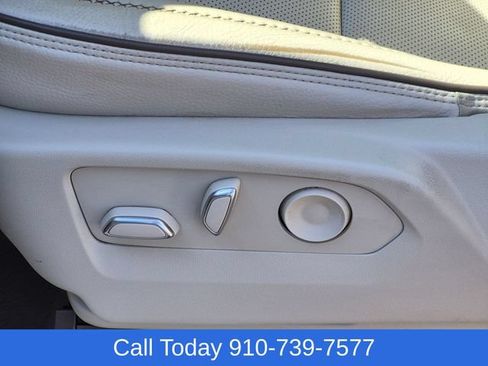 Used 2023 GMC Yukon XL Denali AWD/4WD image 17