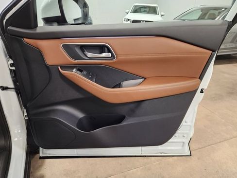 Used 2024 Nissan Rogue Platinum w/ Platinum Premium Package AWD/4WD image 35