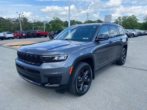 Used 2023 Jeep Grand Cherokee L Laredo AWD/4WD image 7