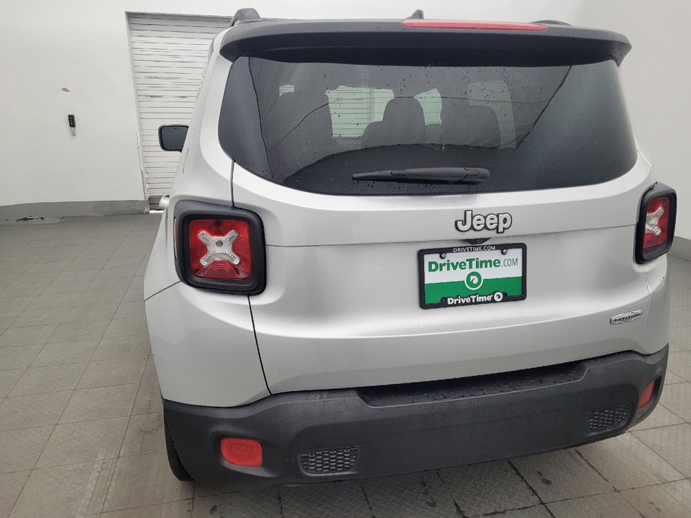 Used 2016 Jeep Renegade Latitude w/ Popular Equipment Group FWD image 6
