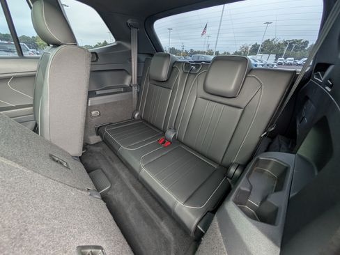 Used 2023 Volkswagen Tiguan SE R-Line FWD image 15