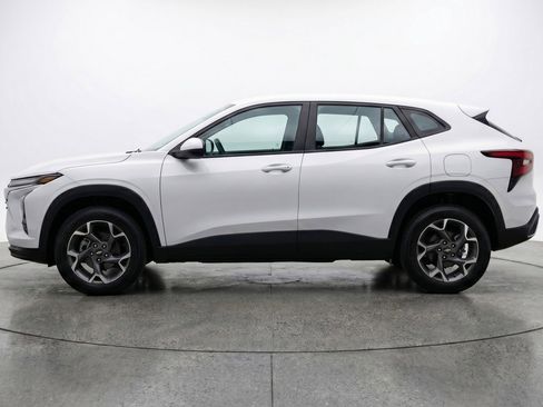 Used 2025 Chevrolet Trax LT w/ LT Convenience Package image 5