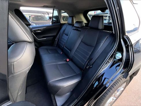 Used 2019 Toyota RAV4 Limited w/ Cold Weather Package FWD image 19