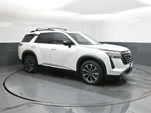 New 2026 Nissan Pathfinder Platinum w/ Cargo Package image 17