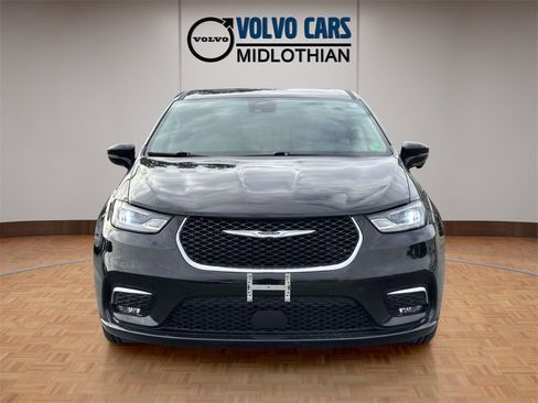 Used 2024 Chrysler Pacifica Touring-L image 25