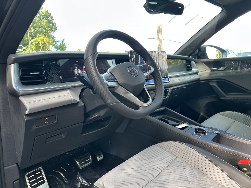 New 2026 Volkswagen Tiguan SE R-Line AWD/4WD image 11