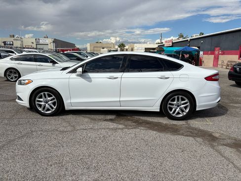 Used 2016 Ford Fusion SE image 3