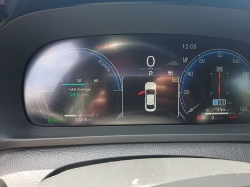 Used 2024 Toyota Crown AWD/4WD image 2