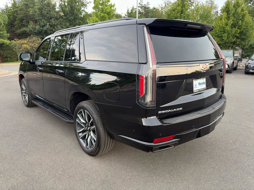 Used 2021 Cadillac Escalade ESV Sport AWD/4WD image 5