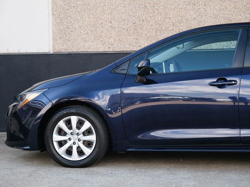 Used 2021 Toyota Corolla LE image 7