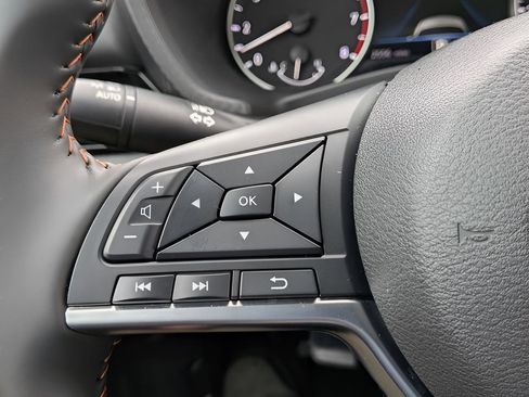 Certified 2025 Nissan Sentra SR FWD image 14