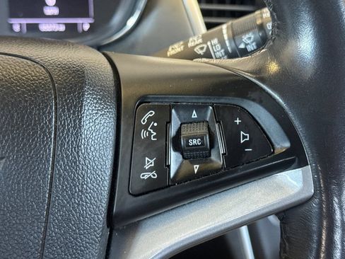 Used 2020 Chevrolet Trax LT w/ LT Convenience Package AWD/4WD image 37