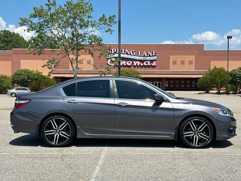 Used 2017 Honda Accord Sport image 6