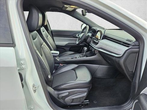 Used 2024 Jeep Compass Latitude image 21