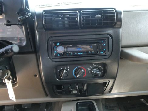 Used 2004 Jeep Wrangler Sahara AWD/4WD image 19