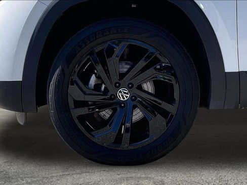 Used 2023 Volkswagen Atlas SE w/ Black Wheel Package AWD/4WD image 8