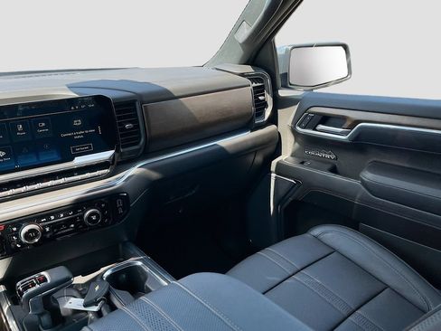 Used 2025 Chevrolet Silverado 1500 High Country w/ High Country Premium Package AWD/4WD image 25