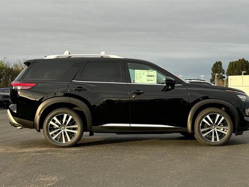 New 2025 Nissan Pathfinder Platinum w/ Cargo Package image 3