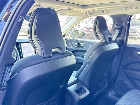 Used 2023 Volvo XC60 B5 Core image 28