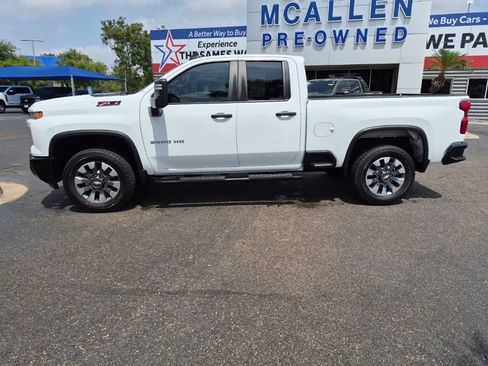 Used 2024 Chevrolet Silverado 2500 Custom w/ Custom Convenience Package RWD image 2