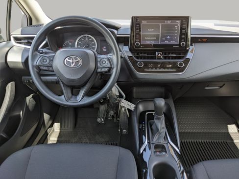 Used 2022 Toyota Corolla LE FWD image 14