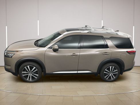 Certified 2024 Nissan Pathfinder Platinum FWD image 40