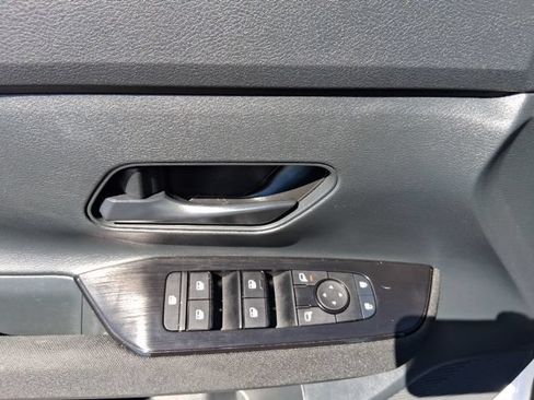 Used 2025 Nissan Kicks S AWD/4WD image 21