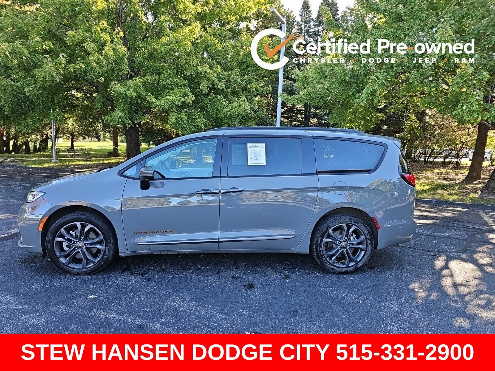 Used 2023 Chrysler Pacifica Touring-L w/ Road Tripper Package AWD/4WD image 1