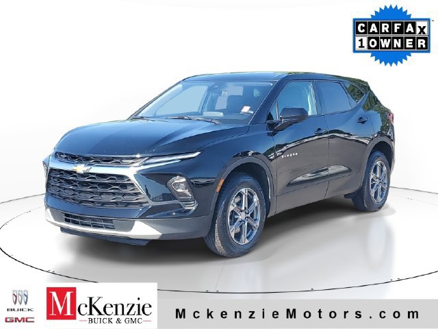 Used 2025 Chevrolet Blazer LT FWD image 2