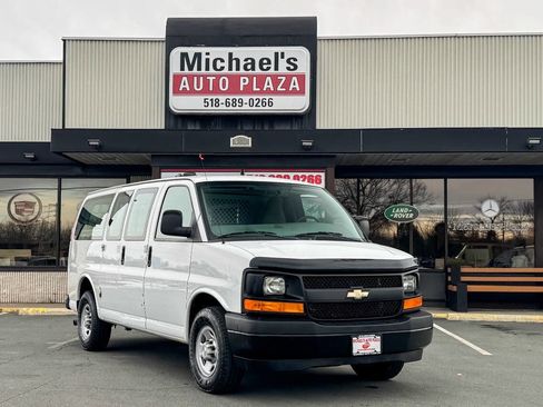 Used 2017 Chevrolet Express 2500 image 2