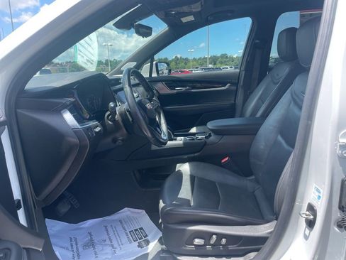 Used 2023 Cadillac XT6 Premium Luxury w/ Technology Package FWD image 12