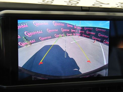 Used 2025 Jeep Wrangler Sahara image 19