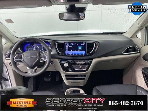 Used 2024 Chrysler Pacifica Touring-L image 27