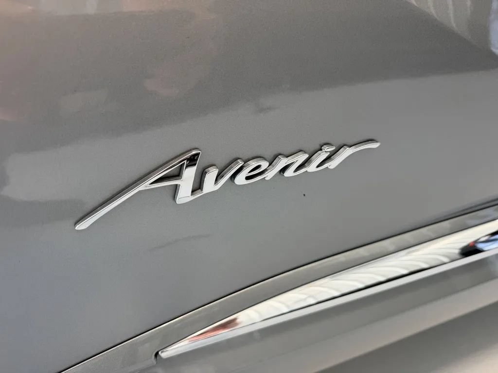 Used 2025 Buick Envision Avenir AWD/4WD image 8