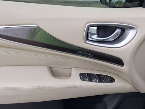 Used 2019 INFINITI QX60 Luxe w/ Essential Package image 17