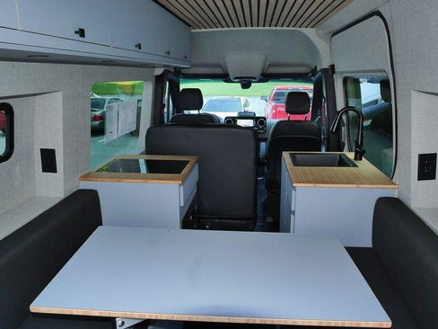 Used 2025 Mercedes-Benz Sprinter 2500 image 44
