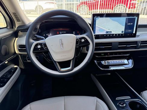 New 2026 Lincoln Corsair Premiere image 16