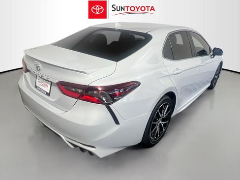 Used 2022 Toyota Camry SE image 4