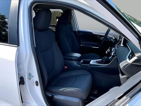 Used 2023 Toyota RAV4 LE FWD image 8