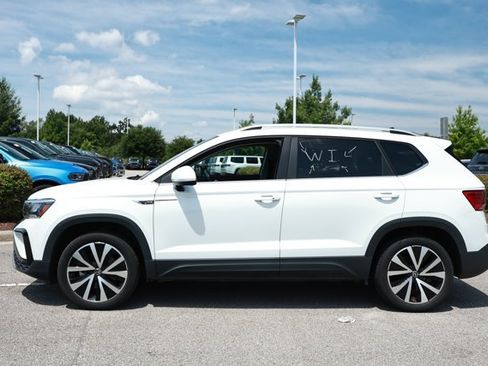 Used 2024 Volkswagen Taos SE FWD image 9